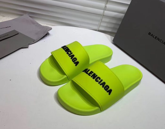 Dép Balenciaga nam siêu cấp màu xanh nõn chuối chữ đen DBL06