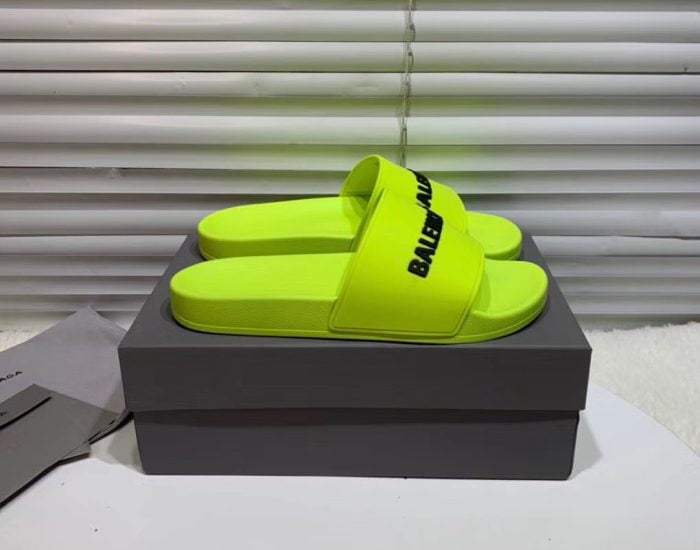 Dép Balenciaga nam siêu cấp màu xanh nõn chuối chữ đen DBL06