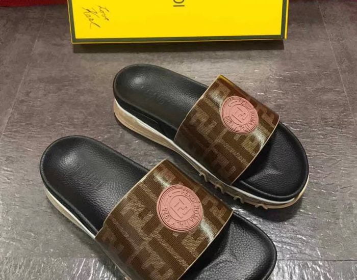 Dép Fendi nam siêu cấp đen logo nâu DFD04