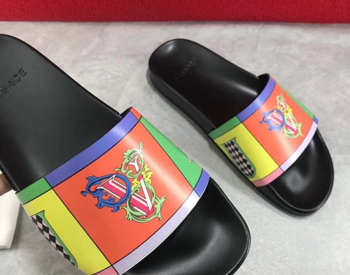 Dép Versace nam siêu cấp đế đen quai hoạ tiết chữ V DVS01