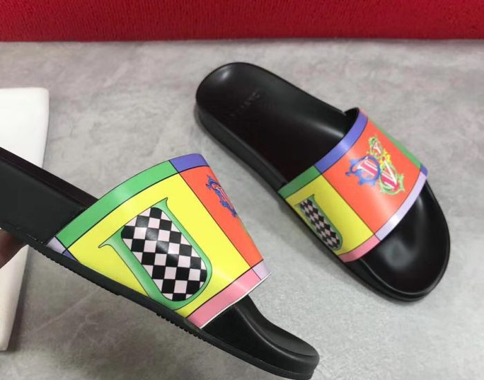 Dép Versace nam siêu cấp đế đen quai hoạ tiết chữ V DVS01