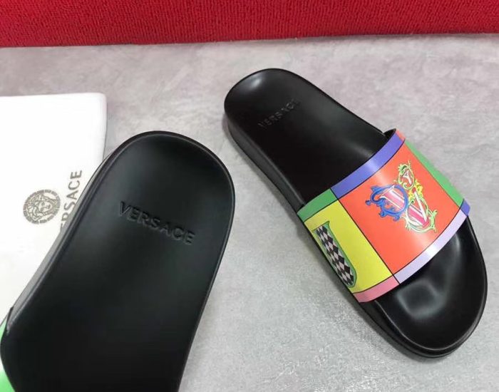 Dép Versace nam siêu cấp đế đen quai hoạ tiết chữ V DVS01