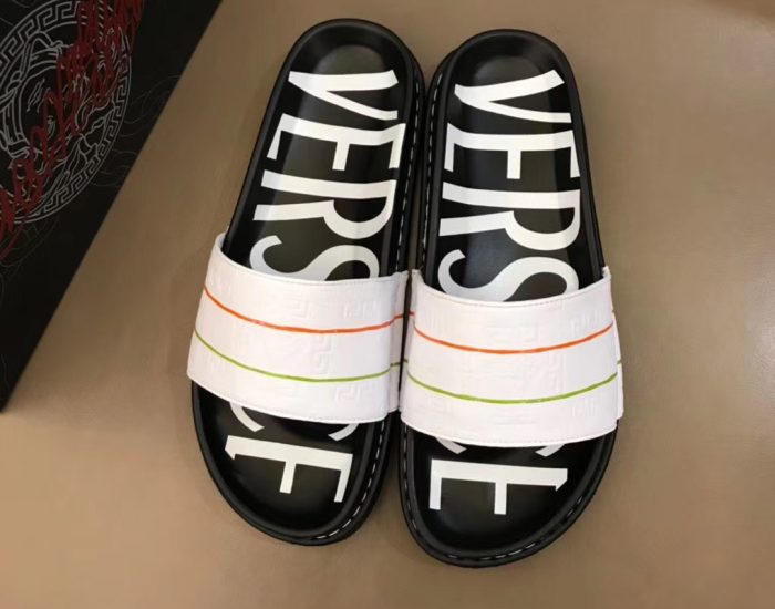 Dép Versace nam siêu cấp đế đen quai trắng hoạ tiết nổi DVS09