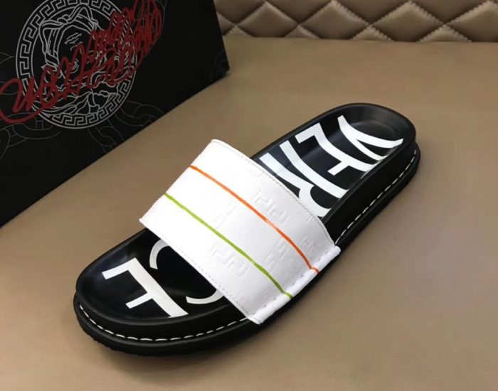 Dép Versace nam siêu cấp đế đen quai trắng hoạ tiết nổi DVS09