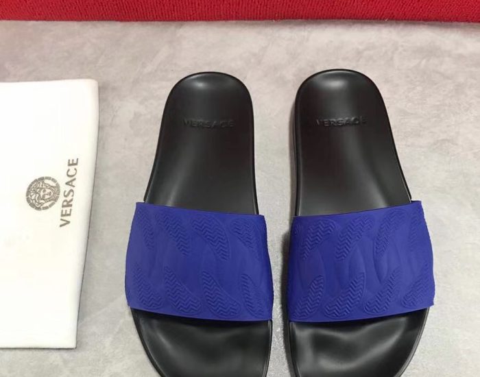 Dép Versace nam siêu cấp đế đen quai xanh hoạ tiết dập nổi DVS08