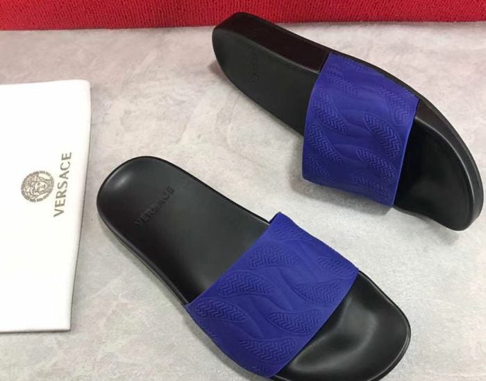 Dép Versace nam siêu cấp đế đen quai xanh hoạ tiết dập nổi DVS08