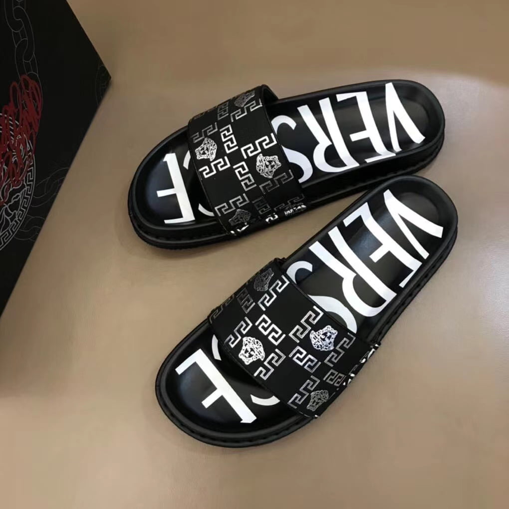 Dép Versace nam siêu cấp đen hoạ tiết logo Medusa trắng DVS11