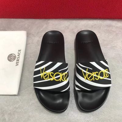 Dép Versace nam siêu cấp đen hoạ tiết logo vàng DVS02