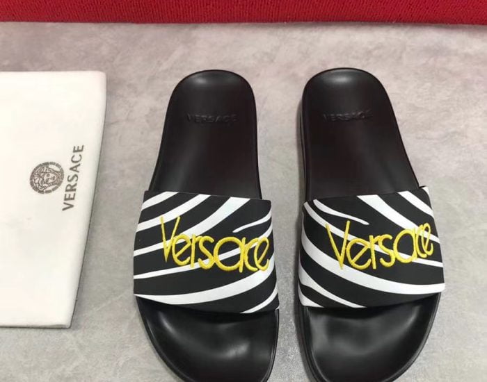 Dép Versace nam siêu cấp đen hoạ tiết logo vàng DVS02