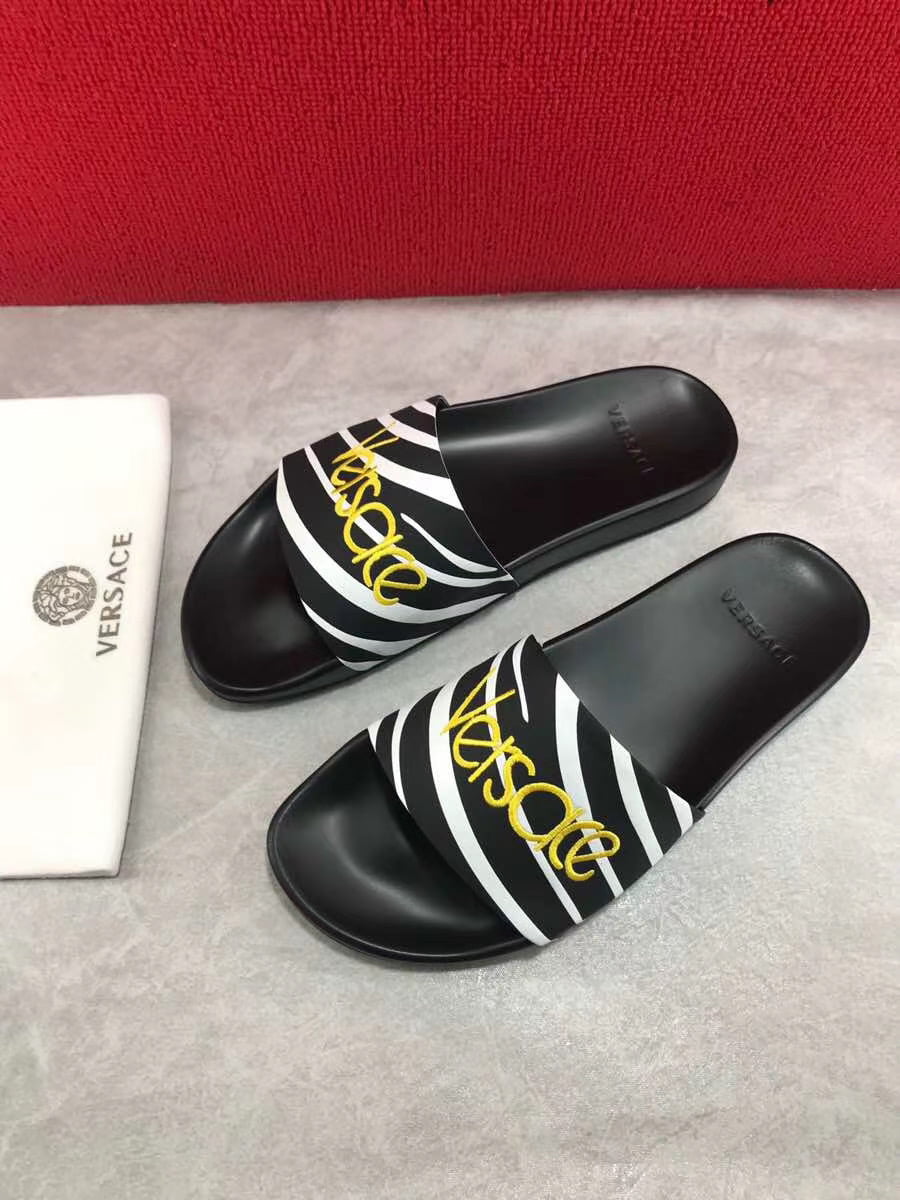 Dép Versace nam siêu cấp đen hoạ tiết logo vàng DVS02
