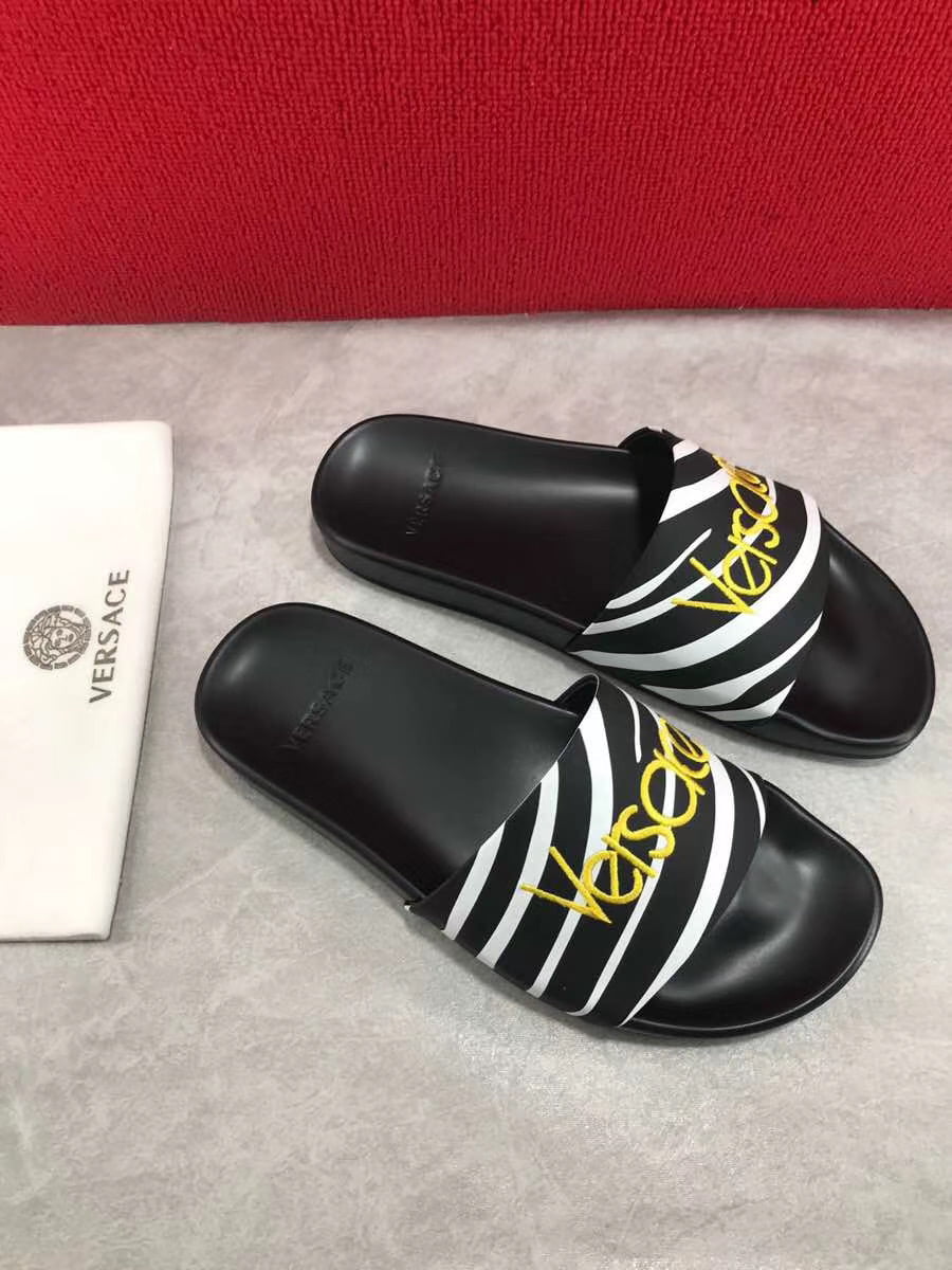 Dép Versace nam siêu cấp đen hoạ tiết logo vàng DVS02