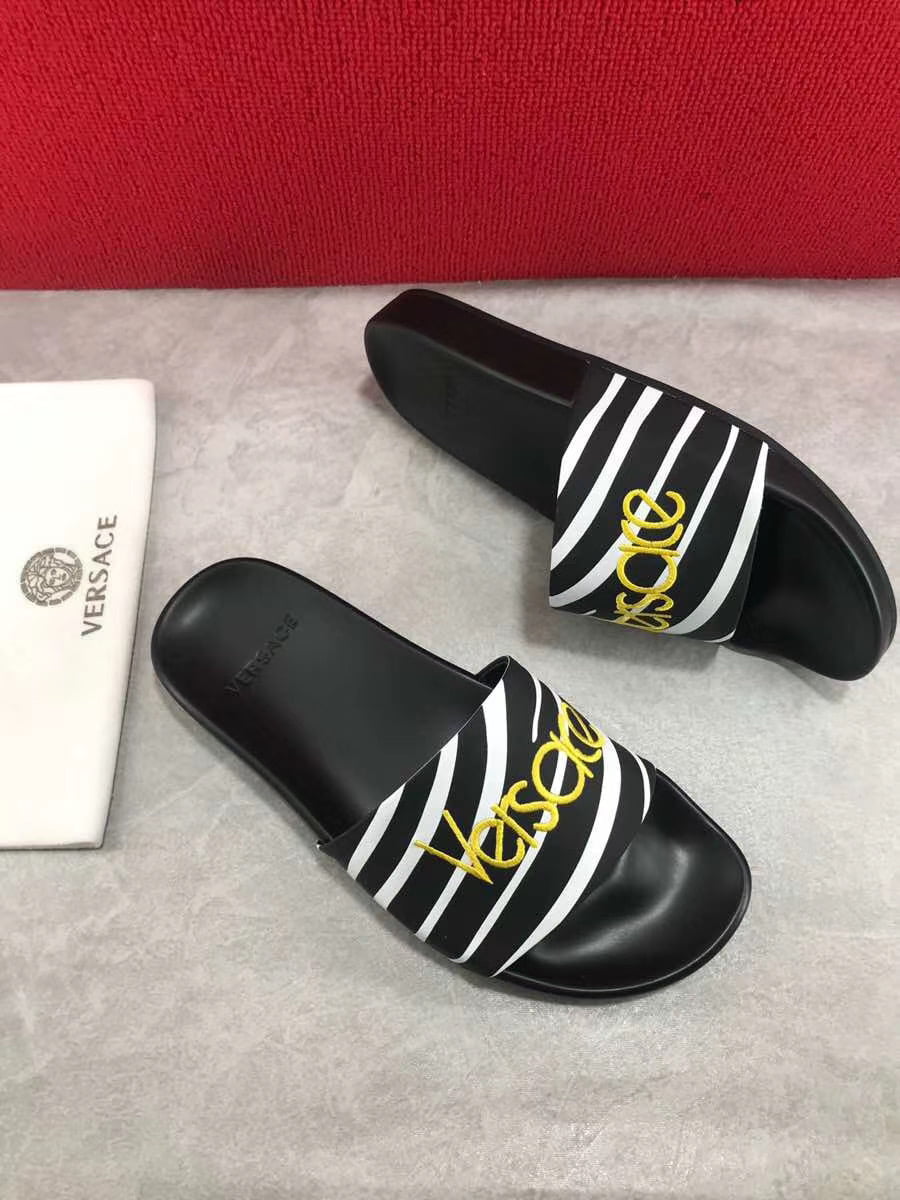 Dép Versace nam siêu cấp đen hoạ tiết logo vàng DVS02