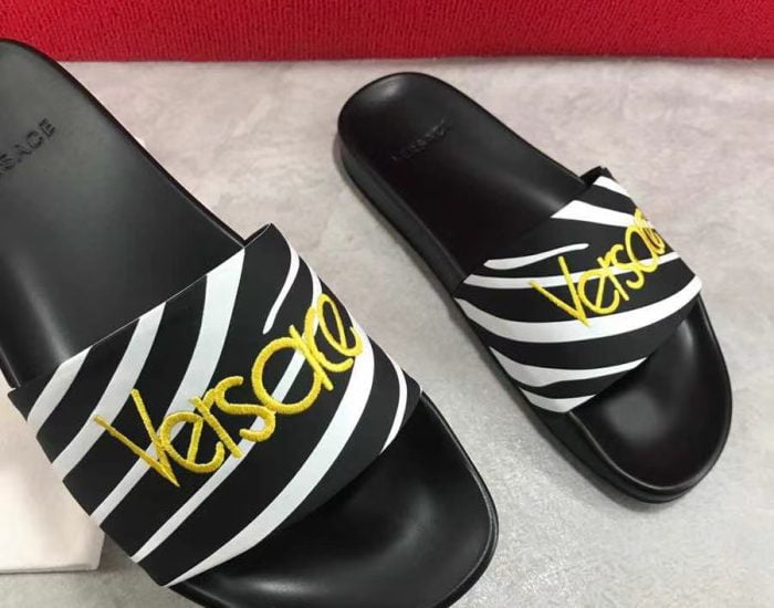 Dép Versace nam siêu cấp đen hoạ tiết logo vàng DVS02