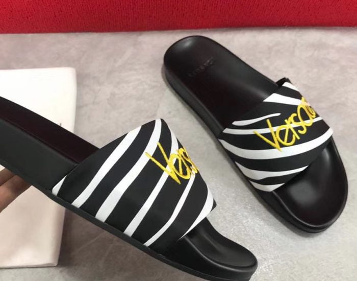 Dép Versace nam siêu cấp đen hoạ tiết logo vàng DVS02