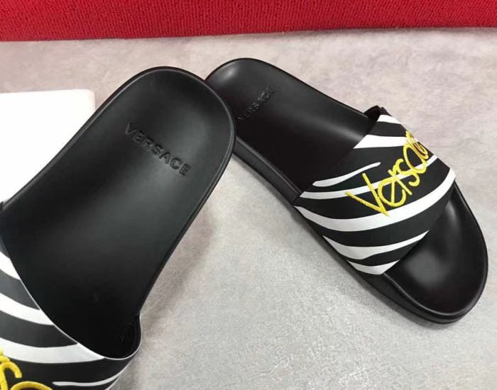 Dép Versace nam siêu cấp đen hoạ tiết logo vàng DVS02