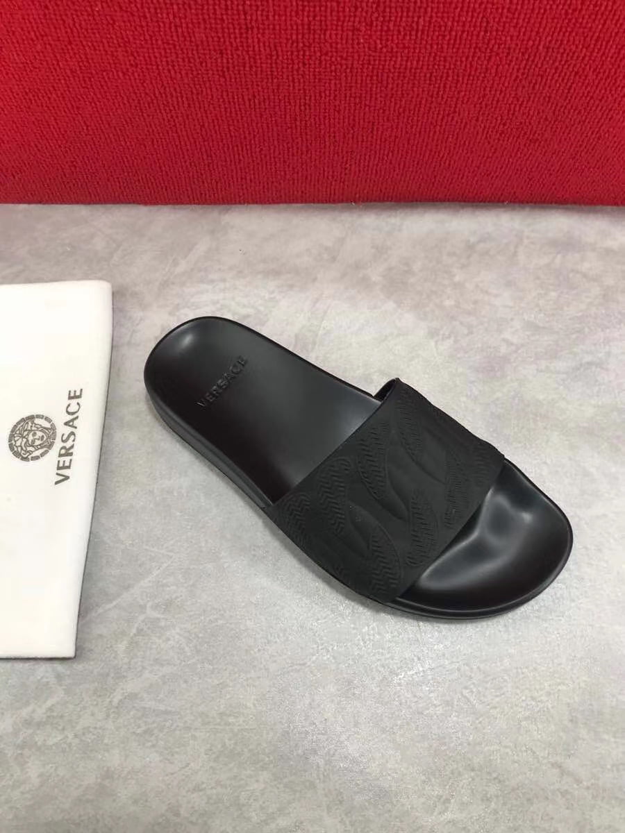 Dép Versace nam siêu cấp màu đen hoạ tiết dập nổi DVS07