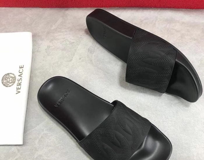 Dép Versace nam siêu cấp màu đen hoạ tiết dập nổi DVS07