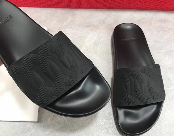 Dép Versace nam siêu cấp màu đen hoạ tiết dập nổi DVS07