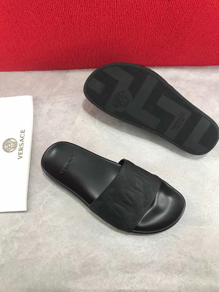 Dép Versace nam siêu cấp màu đen hoạ tiết dập nổi DVS07