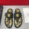Dép Versace nam siêu cấp xỏ ngón hoạ tiết đen vàng DVS13