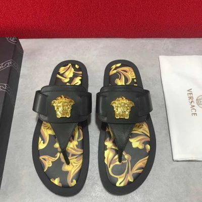 Dép Versace nam siêu cấp xỏ ngón hoạ tiết đen vàng DVS13