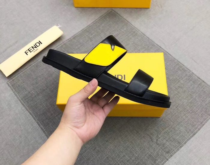 Dép Fendi nam siêu cấp đen hoạ tiết mắt cáo vàng DFD06