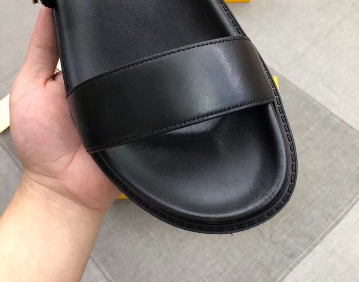 Dép Fendi nam siêu cấp đen hoạ tiết mắt cáo vàng DFD06