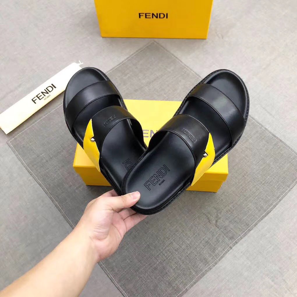 Dép Fendi nam siêu cấp đen hoạ tiết mắt cáo vàng DFD06