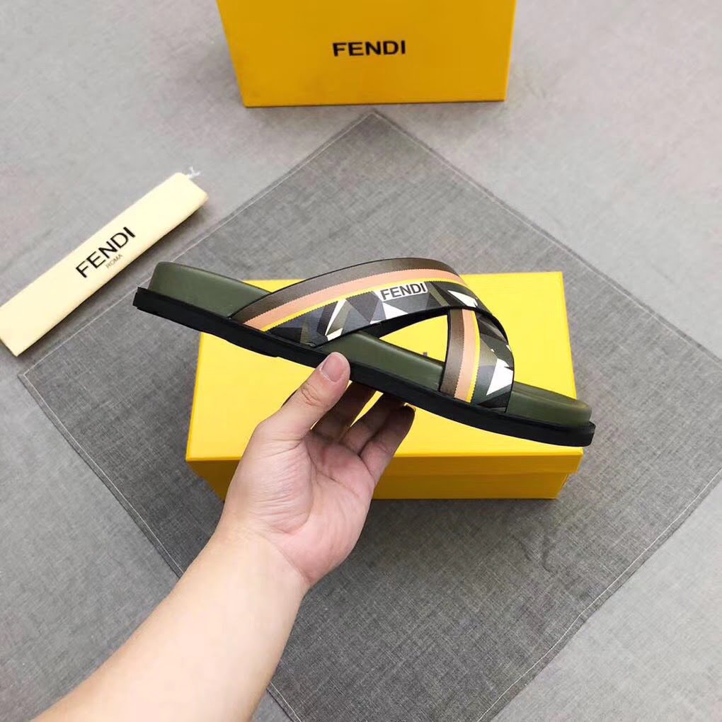 Dép Fendi nam like auth quai chéo xanh hoạ tiết mắt cáo trắng DFD09