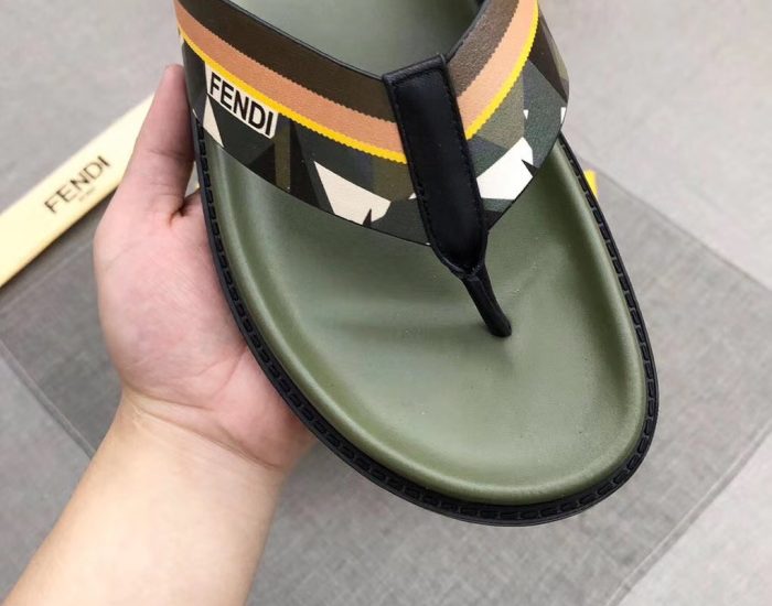 Dép Fendi nam siêu cấp xỏ ngón xanh hoạ tiết mắt cáo trắng DFD07