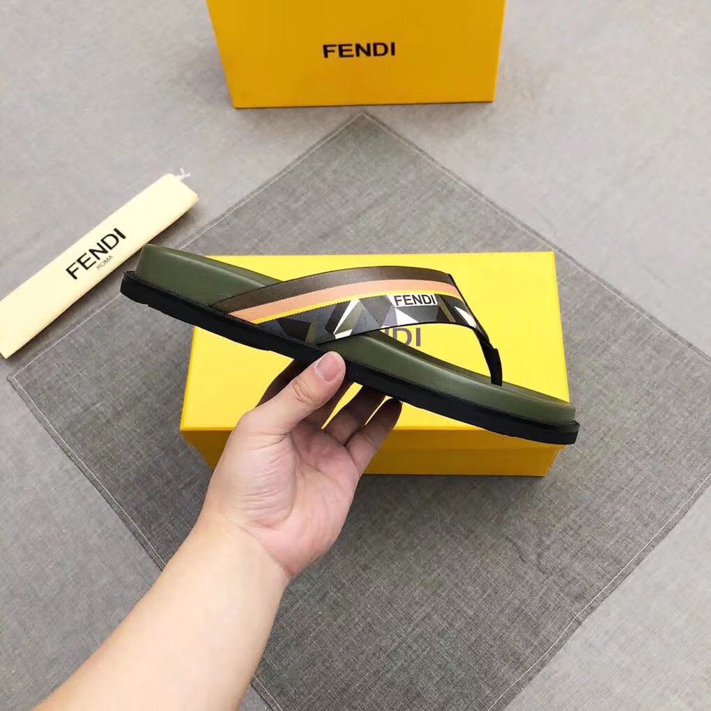 Dép Fendi nam siêu cấp xỏ ngón xanh hoạ tiết mắt cáo trắng DFD07