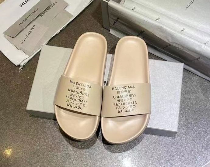 Dép Balenciaga nam siêu cấp họa tiết chữ màu nâu sữa DBL09