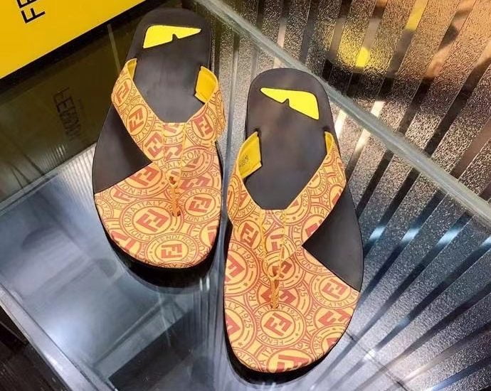 Dép Fendi nam siêu cấp kẹp ngón họa tiết kẻ vàng đen DFD13
