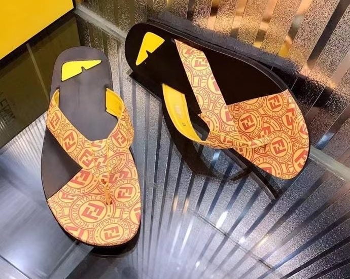 Dép Fendi nam siêu cấp kẹp ngón họa tiết kẻ vàng đen DFD13