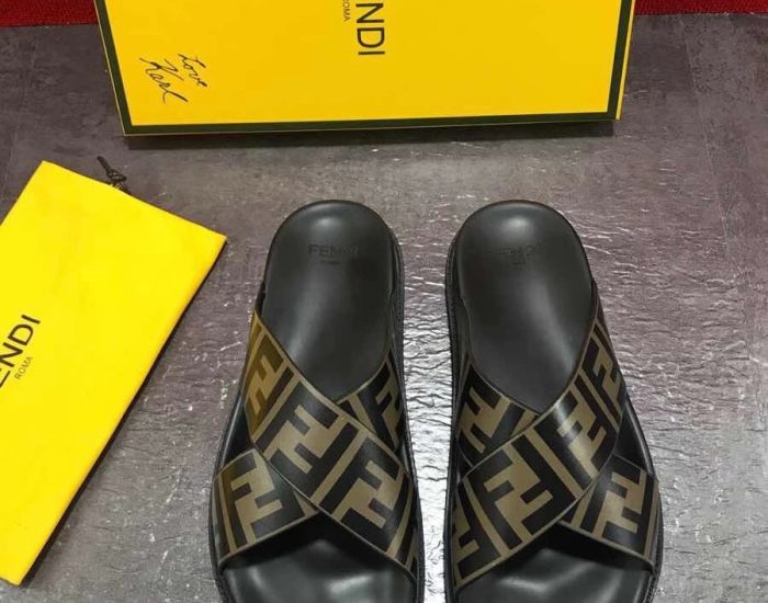 Dép nam Fendi siêu cấp quai chéo họa tiết logo màu vàng DFD21