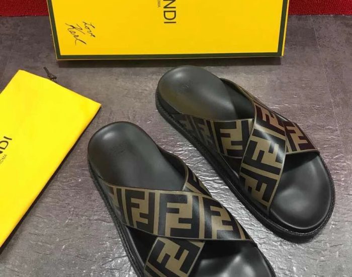 Dép nam Fendi siêu cấp quai chéo họa tiết logo màu vàng DFD21
