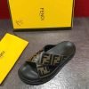 Dép nam Fendi siêu cấp quai chéo họa tiết logo màu vàng DFD21