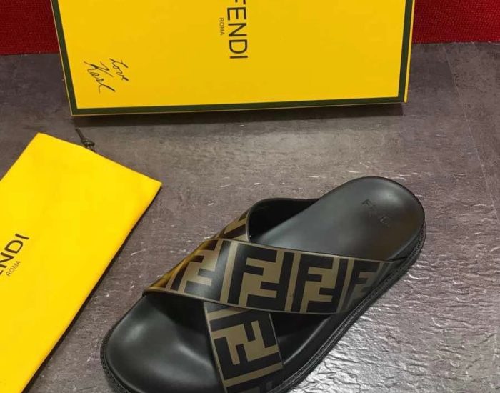 Dép nam Fendi siêu cấp quai chéo họa tiết logo màu vàng DFD21