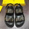 Dép nam Fendi siêu cấp sandal họa tiết logo màu vàng DFD22