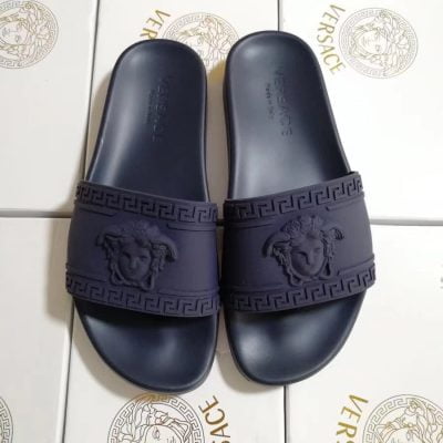 Dép nam Versace siêu cấp quai ngang hoạ tiết logo viền nổi xanh than DVS18