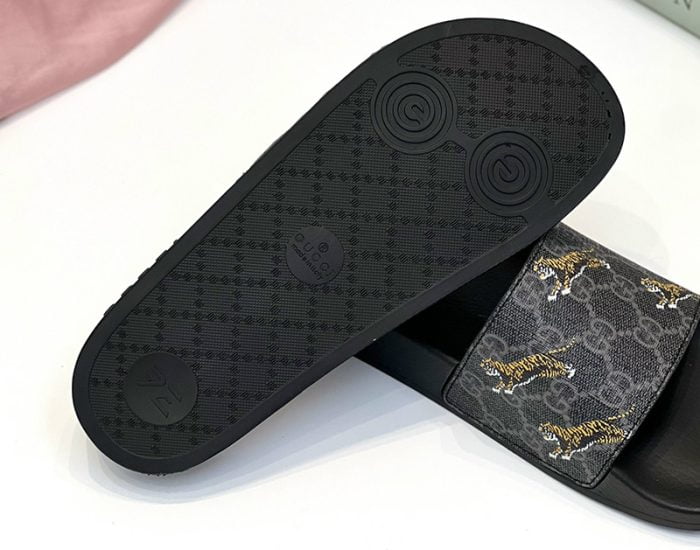 Dép Gucci Slide GG Supreme Tigers