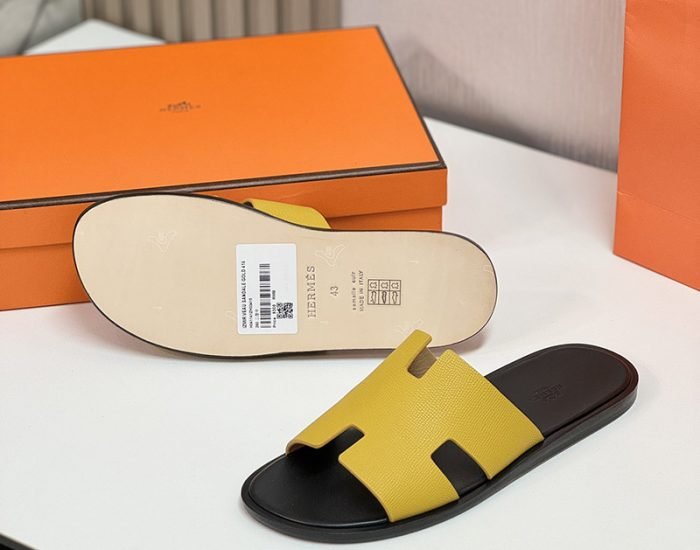 Dép nam Hermes đế gỗ lót đen quai taiga màu vàng Like Auth