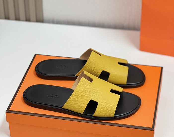 Dép nam Hermes đế gỗ lót đen quai taiga màu vàng Like Auth