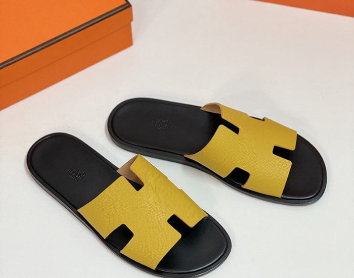 Dép nam Hermes đế gỗ lót đen quai taiga màu vàng Like Auth