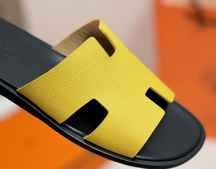 Dép nam Hermes đế gỗ lót đen quai taiga màu vàng Like Auth