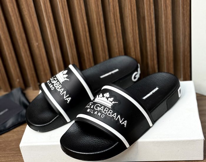 Dép nam Dolce Gabbana họa tiết vương miệng