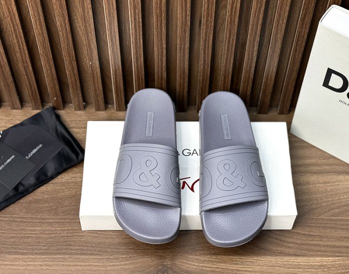 Dép nam Dolce Gabbana màu xám logo chữ