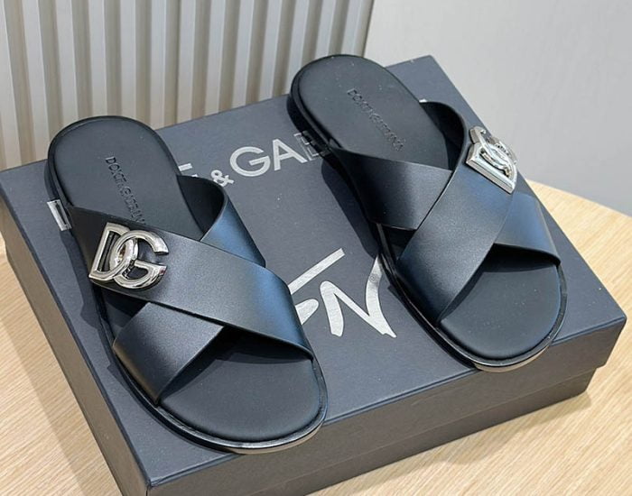 Dép quai chéo Dolce Gabbana siêu cấp họa tiết logo DG bạc