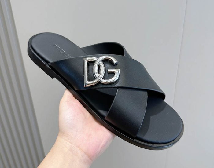 Dép quai chéo Dolce Gabbana siêu cấp họa tiết logo DG bạc