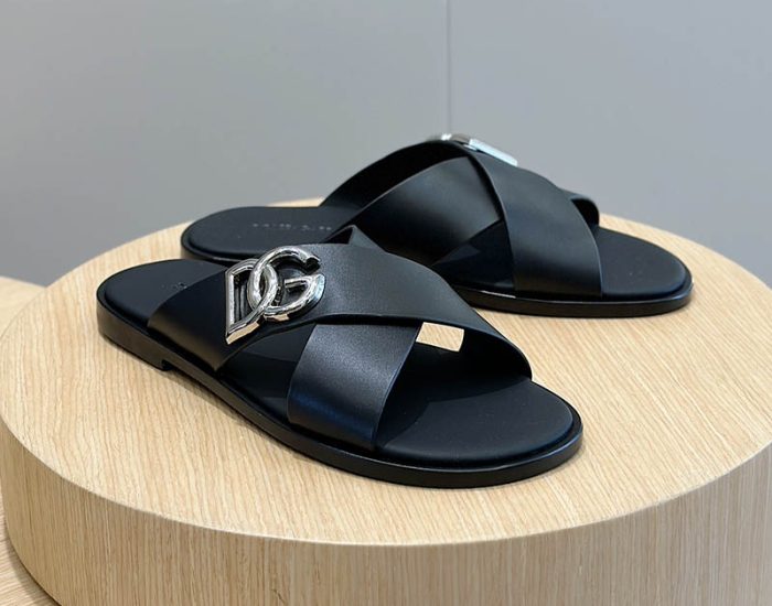 Dép quai chéo Dolce Gabbana siêu cấp họa tiết logo DG bạc